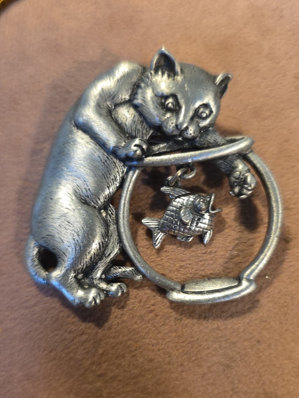 VTG JJ Jonette Jewelry Pewter Cat & Fish Bowl Dangling Charm Brooch Pin
